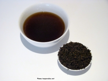 China Pu-Erh Tea 1ST Grade Organic 100 g. in black tin.