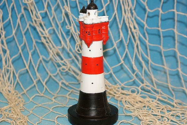Geschenkset "Leuchtturm Roter Sand Blinklicht ca.15cm Poly mit 50 g. Früchtetee "Pratenschatz" in Cellophantüte"