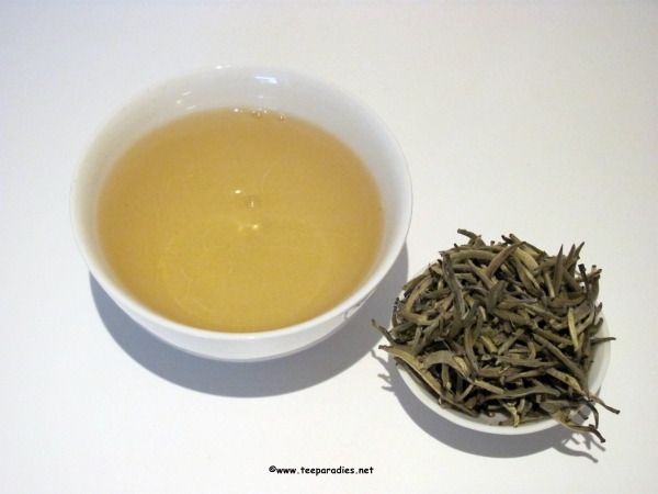 China Yin Zhen 1 St grade silver needle 50 g. in white tin
